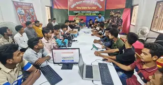 চাঁপাইনবাবগঞ্জ সীমান্ত এলাকার যুবকদের কর্মমুখী প্রশিক্ষণ দিচ্ছে বিজিবি